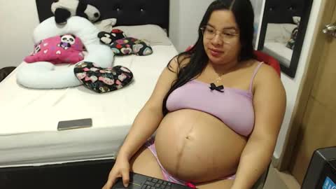 Snapshot of kylie_switch chatting on November 2025 01:04:02 AM Instagram Kylie switch followme buy lovense here online show from November 2025 01:04:02 AM