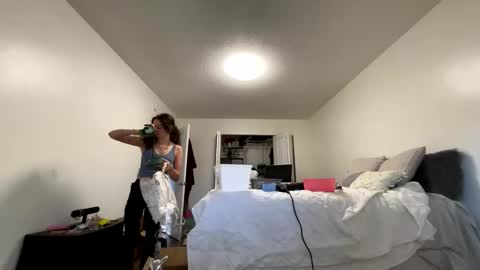 Kylie online show from October 2025 08:11:02 PM