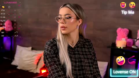Snapshot of kyliejoyce chatting on December 2024 09:19:02 PM Kylie online show from December 2024 09:19:02 PM