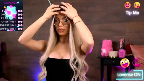 Snapshot of kyliejoyce chatting on December 2024 07:53:02 PM Kylie online show from December 2024 07:53:02 PM