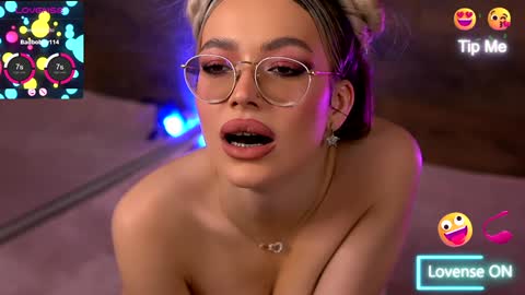 Snapshot of kyliejoyce chatting on December 2024 10:13:02 PM Kylie online show from December 2024 10:13:02 PM