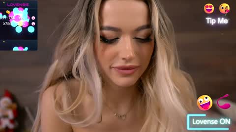 Snapshot of kyliejoyce chatting on December 2024 03:59:02 AM Kylie online show from December 2024 03:59:02 AM