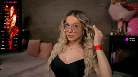 Snapshot of kyliejoyce chatting on February 2025 10:53:02 PM Kylie online show from February 2025 10:53:02 PM