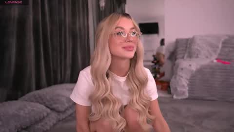 Kylie online show from October 2025 08:09:02 PM