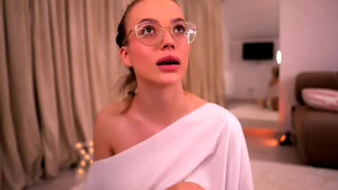 Snapshot of kyliejoyce chatting on May 2026 01:56:01 AM Kylie online show from May 2026 01:56:01 AM