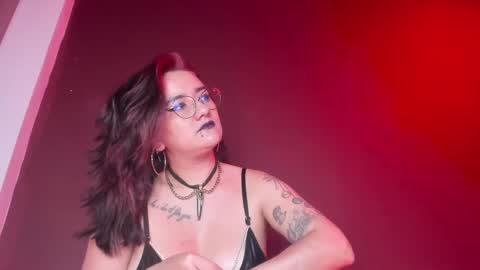 K Y L I E online show from September 2025 08:14:01 PM