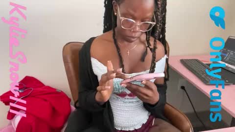 Snapshot of kyliesnowxxx chatting on March 2026 05:51:01 PM Kylie Snow online show from March 2026 05:51:01 PM