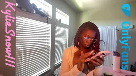 Kylie Snow online show from May 2026 04:01:02 PM