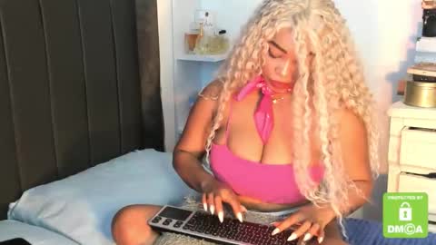 kylie white boobs online show from November 2025 04:42:02 PM