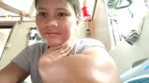 Snapshot of kyliexx98 chatting on October 2025 01:47:01 AM kylie online show from October 2025 01:47:01 AM