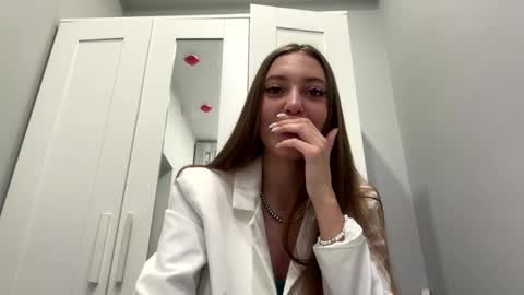 Snapshot of kymberlyrosenlof chatting on March 2026 03:44:01 AM Selena online show from March 2026 03:44:01 AM