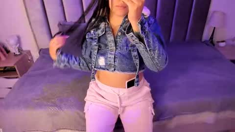 Emily  Laila  online show from December 2025 11:37:01 AM