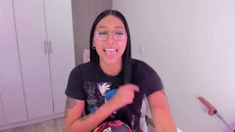 Snapshot of kyy_isa chatting on February 2026 10:45:02 AM IG online show from February 2026 10:45:02 AM