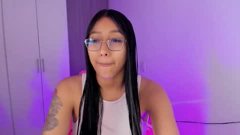 Snapshot of kyy_isa chatting on March 2026 10:52:01 AM IG online show from March 2026 10:52:01 AM