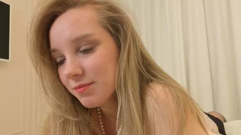 lina online show from December 2025 09:33:02 PM