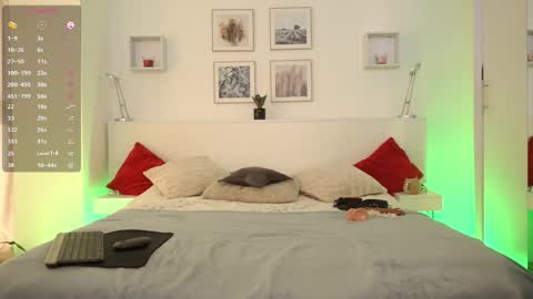 Snapshot of l1ttle_kiki chatting on October 2025 02:07:02 PM Viktoria White online show from October 2025 02:07:02 PM