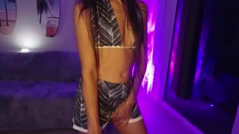 Snapshot of l_and_elle chatting on July 2026 03:43:02 AM Giselle online show from July 2026 03:43:02 AM