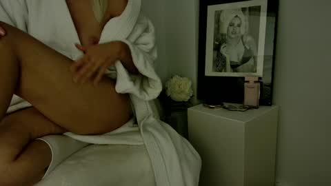 Sara Bella  online show from December 2024 06:41:01 PM