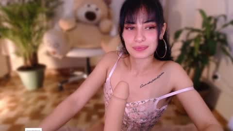 Snapshot of l_e_a chatting on February 2025 04:59:02 AM l_e_a online show from February 2025 04:59:02 AM