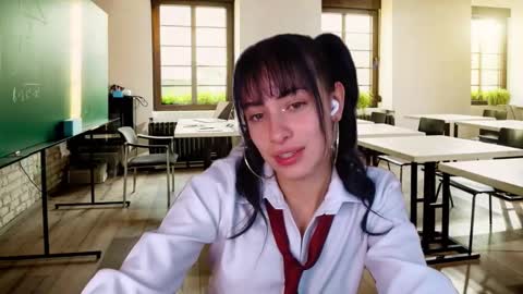 Snapshot of l_e_a chatting on February 2025 07:33:01 AM l_e_a online show from February 2025 07:33:01 AM