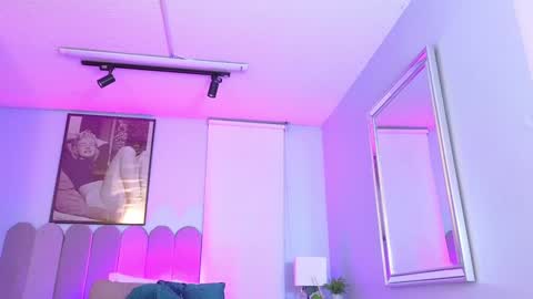 Cris  online show from January 2025 11:33:01 AM