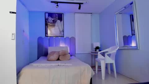 Cris  online show from February 2025 11:30:01 AM