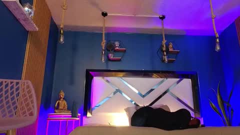 Cris  online show from September 2025 12:10:01 PM