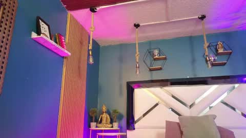 Cris  online show from April 2026 11:25:01 AM