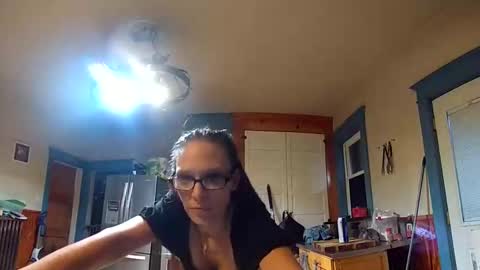 Snapshot of lacedinleather chatting on November 2025 12:33:01 AM LacedInLeather online show from November 2025 12:33:01 AM