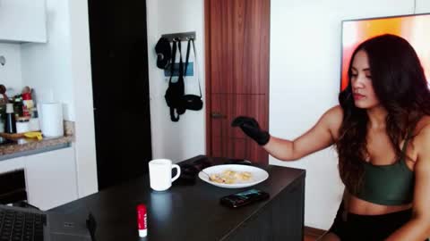 Jazmin online show from November 2025 02:27:02 PM