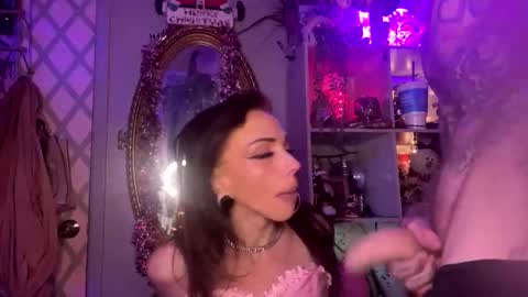 Laci online show from December 2025 03:00:01 AM