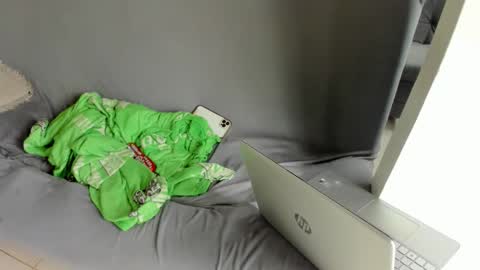 Snapshot of ladahear_ chatting on April 2026 05:07:02 PM Akyra online show from April 2026 05:07:02 PM