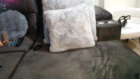 Mia online show from September 2025 10:15:02 PM