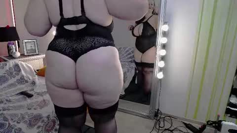 Snapshot of lady_2xl chatting on June 2026 06:23:01 PM Lucy online show from June 2026 06:23:01 PM