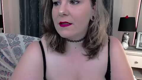 Snapshot of lady_2xl chatting on July 2026 06:43:01 PM Lucy online show from July 2026 06:43:01 PM