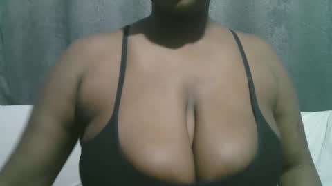 Snapshot of lady_dearra chatting on September 2025 02:12:02 AM lady_dearra online show from September 2025 02:12:02 AM