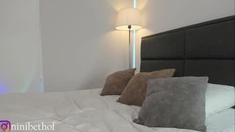    700  1300 -5 online show from December 2024 12:33:01 PM