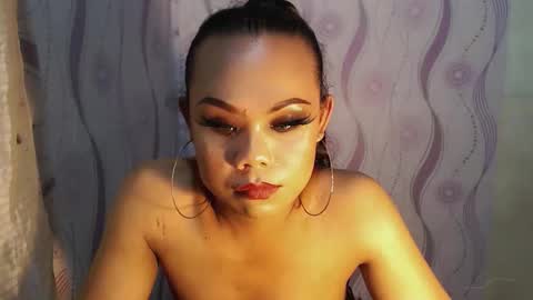 lady_shane26 online show from April 2026 05:30:01 PM