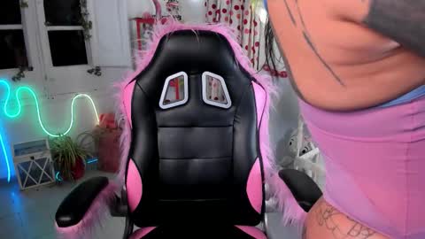 Mia online show from March 2026 07:39:01 PM