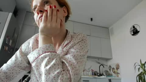 Sima Ladybigsmile online show from April 2026 02:19:01 PM