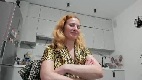 Sima Ladybigsmile online show from April 2026 06:32:01 PM