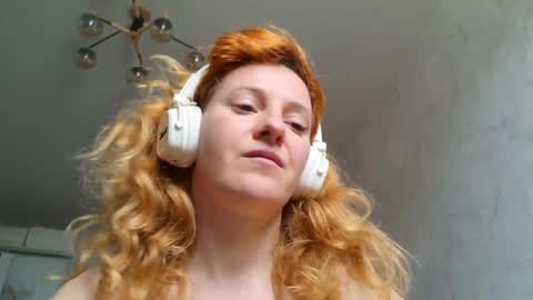 Sima Ladybigsmile online show from May 2026 10:09:01 AM