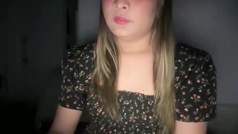 Snapshot of ladybird21 chatting on December 2024 06:30:02 PM Aria online show from December 2024 06:30:02 PM