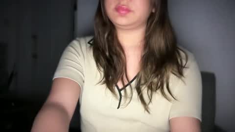 Snapshot of ladybird21 chatting on December 2024 03:57:01 PM Aria online show from December 2024 03:57:01 PM