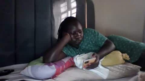 lindah32 online show from December 2024 03:22:01 PM