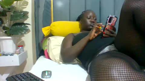 lindah32 online show from December 2024 06:57:02 PM