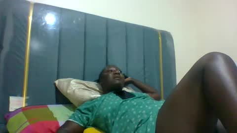 lindah32 online show from December 2024 06:31:01 PM