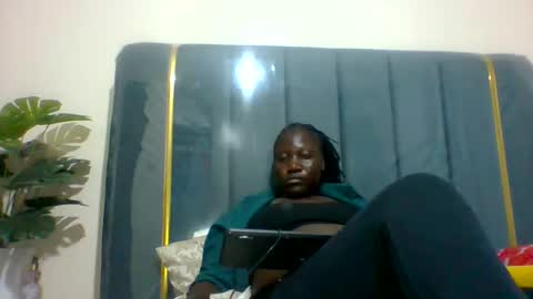 lindah32 online show from December 2024 09:31:01 PM