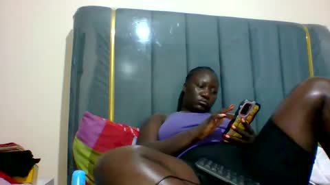 lindah32 online show from December 2024 07:21:01 PM