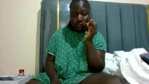 lindah32 online show from December 2024 05:15:02 PM